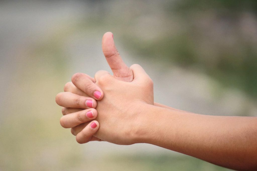 linga mudra in yoga mudras