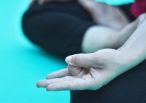 surya or agni mudra in yoga, weight loss mudra