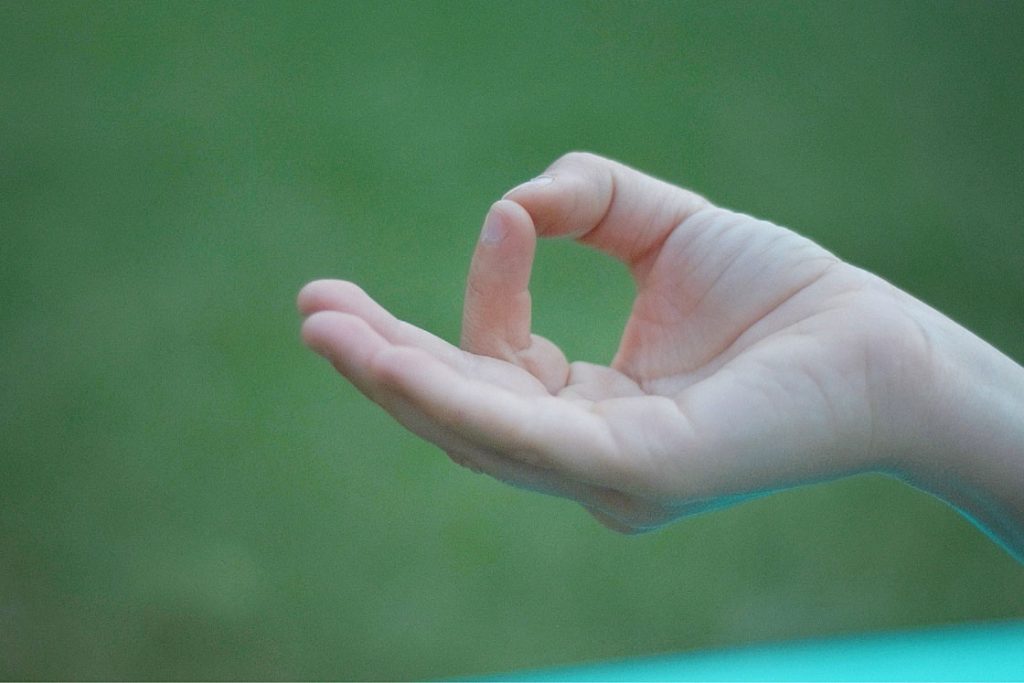 how to do gyan mudra - join tip of index finger with tip of thumb
