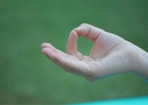 how to do gyan mudra - join tip of index finger with tip of thumb