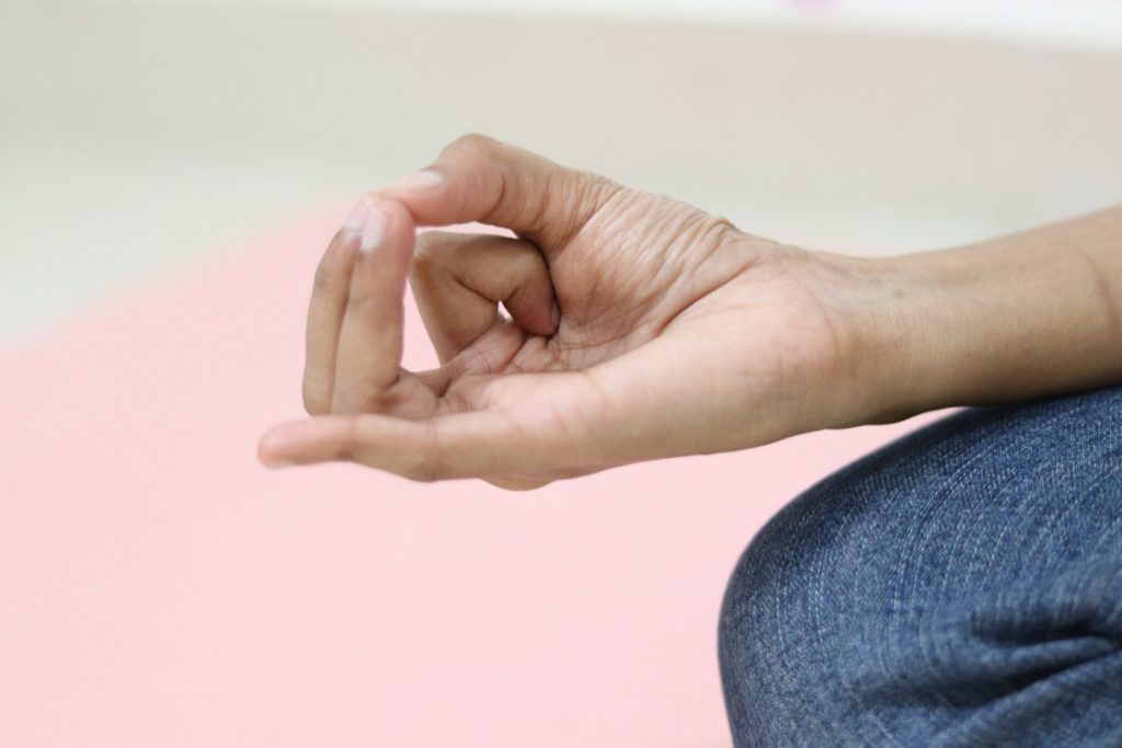 apana vayu mudra steps