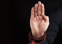 Abhaya Mudra (Gesture of Fearlessness): How to Do and Benefits