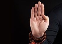 Abhaya Mudra (Gesture of Fearlessness): How to Do, Meaning & Benefits