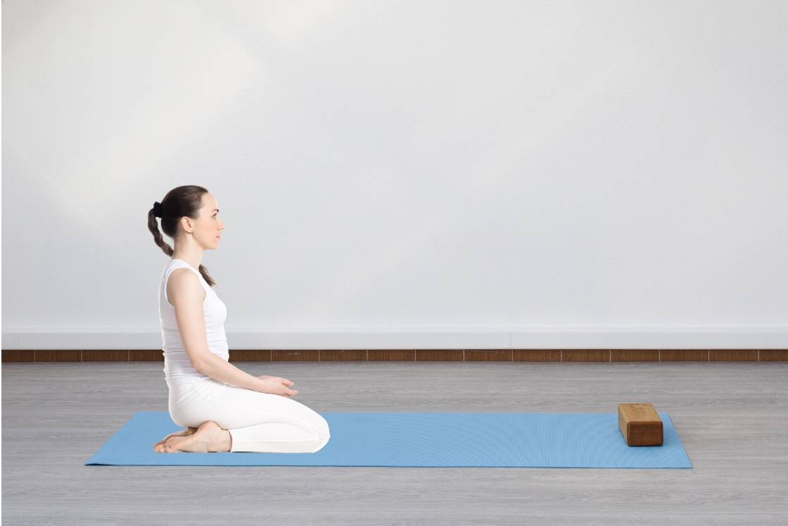 Blowing in Firm pose (kapalbhati in vajrasana)