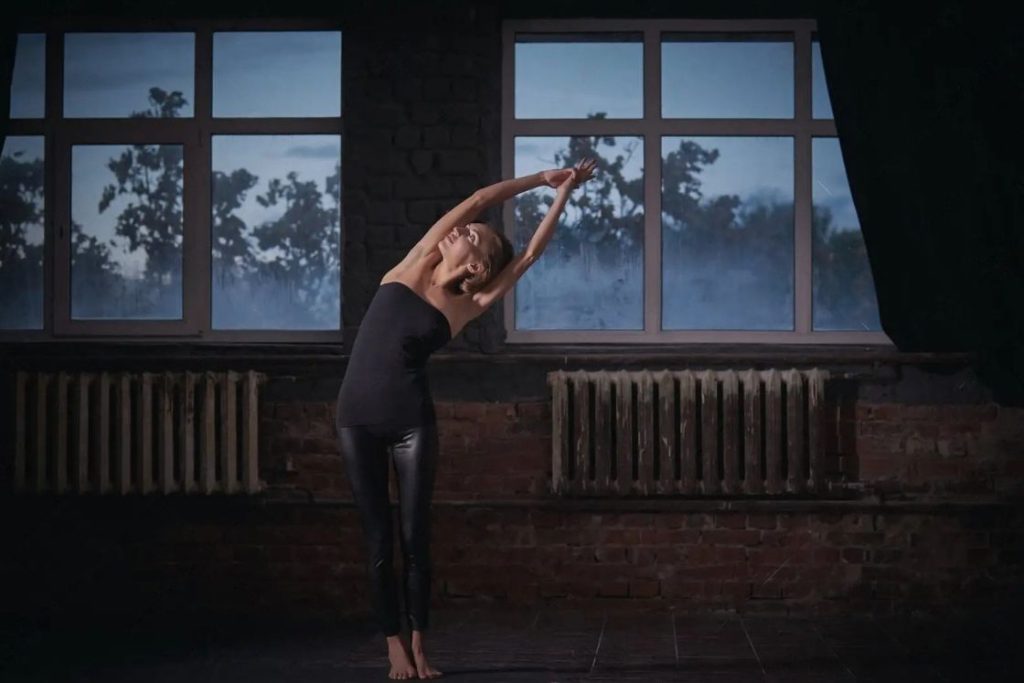 Tiryaka Tadasana(Mountain Pose)