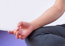 Akash mudra (Space Gesture): How to Do, Benefits & Precautions