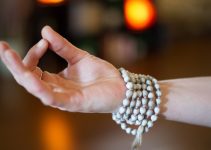 5 Simple Yoga Mudras for Diabetes