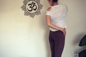 Katichakrasana (Standing Spinal Twist Pose): Steps, Benefits, & Precautions