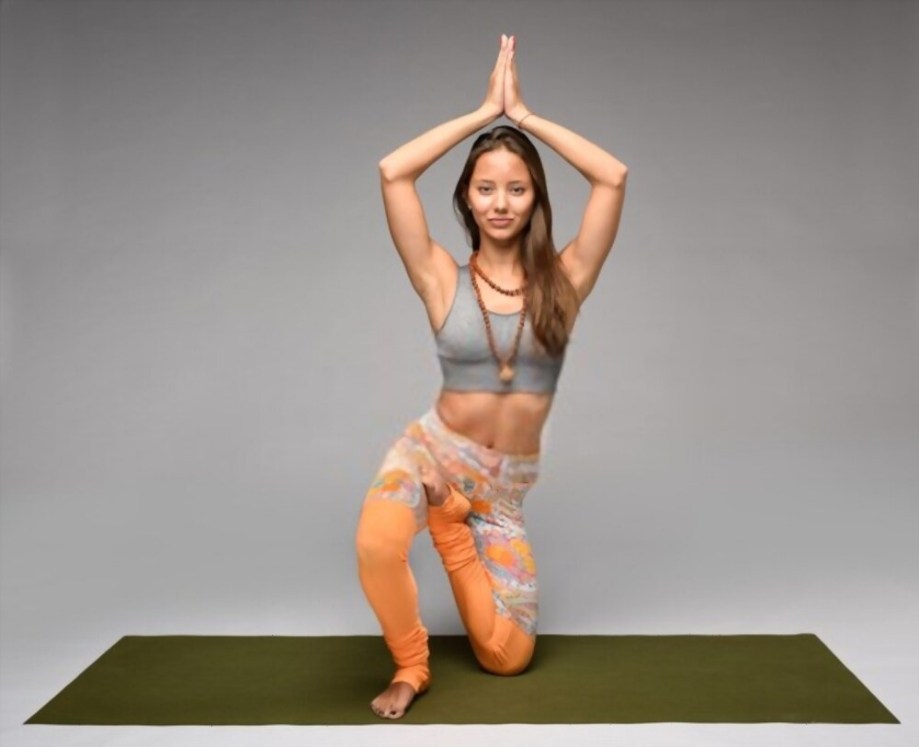 vatayanasana variation in prayer pose