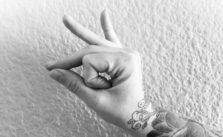 bhramara mudra