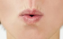 kaki mudra - crow's beak gesture lips