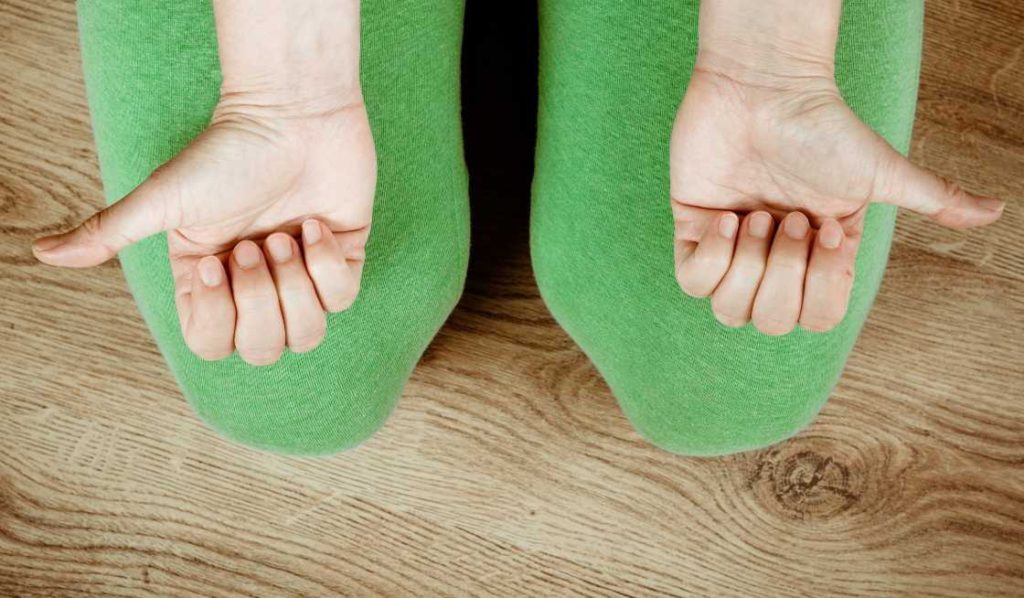 urdhav merudanda mudra
