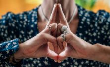Kalesvara Mudra