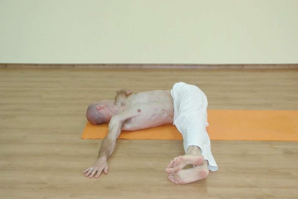 full jathara parivartanasana