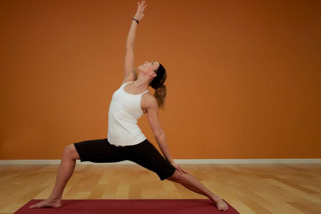 Reverse Warrior Pose (Viparita Virabhadrasana): Steps, Benefits ...