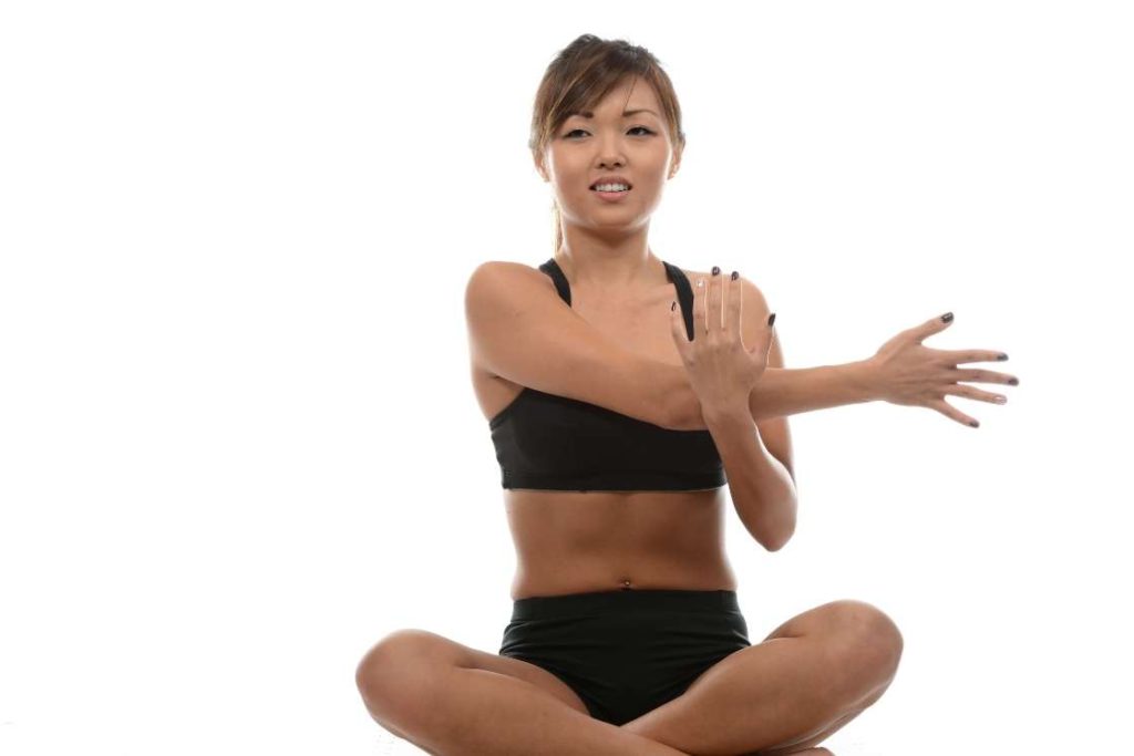 STANDING YOGA SEQUENCE: A Full Body Stretch for Beginners | Lucilehr.com