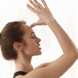 anjali mudra hands forehead