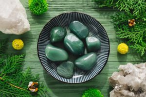 how to use heart chakra stones