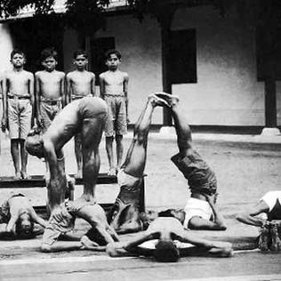 Krishnamacharya_mysoreSchool