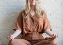 Yoga for Vata Dosha: 7 Grounding Poses, Pranayama and Meditation Exercises