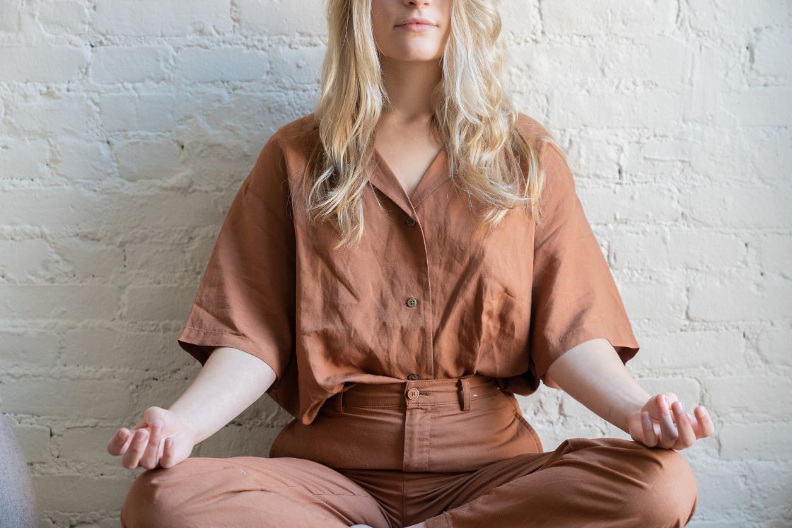 Yoga for Vata Dosha: 7 Grounding Poses, Pranayama and Meditation Exercises