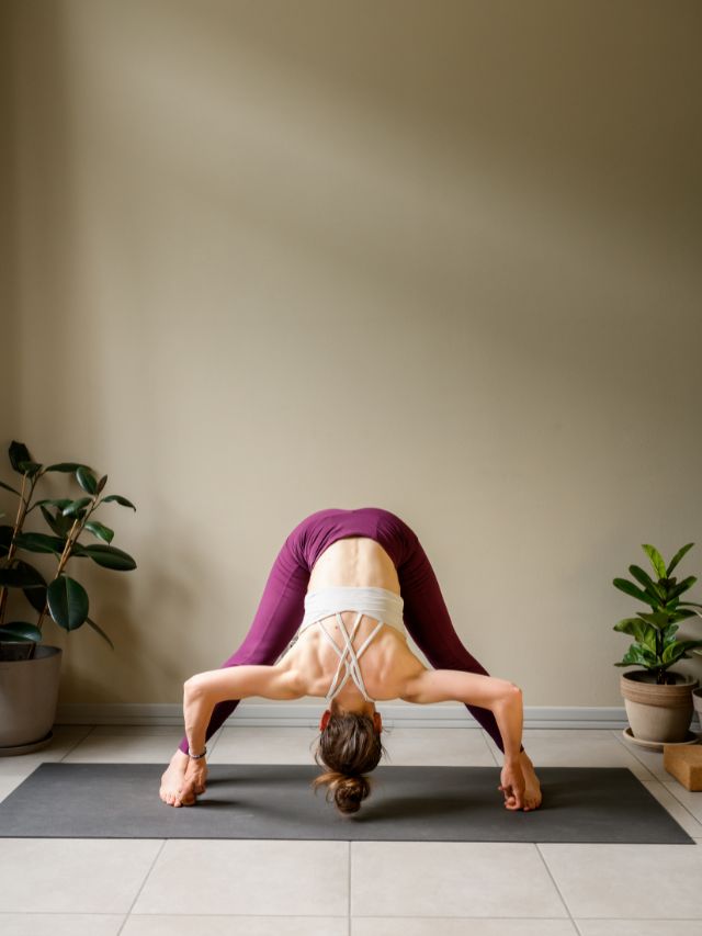 How To Avoid Hurting Yourself During Hip Opener Yoga Poses - DoYou