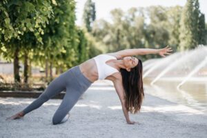 Hannah Barrett: Bio, Age, Husband, Net Worth, Yoga Books and Vinyasa Yoga Approach