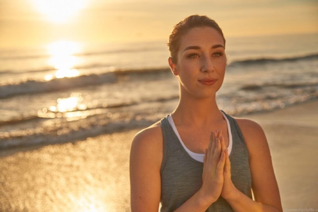 Kassandra Reinhardt Yoga Bio, Age, yoga book and networth