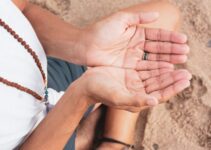 Pushpaputa Mudra: Meaning, Benefits and Steps to Perform
