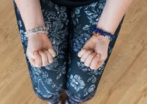 Tse Mudra: Benefits and Practice Guide to Relieve Stress