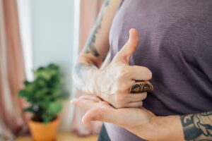 Shivalinga Mudra: Benefits, Meaning and Steps to Perform