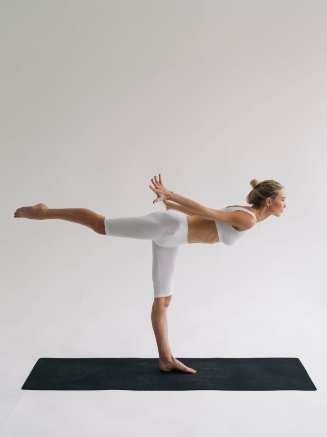 New Year, New You:  7 Best Yoga Poses for Beginners in 2024