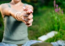 Kundalini Mudras: 8 Hand Mudras That Helps in  Kundalini Awakening